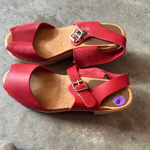 MIA Red Mules with Cross-Strap Design - Picture 1 of 4
